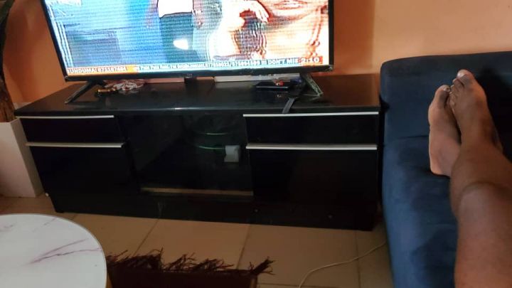 Tv stand and TV 